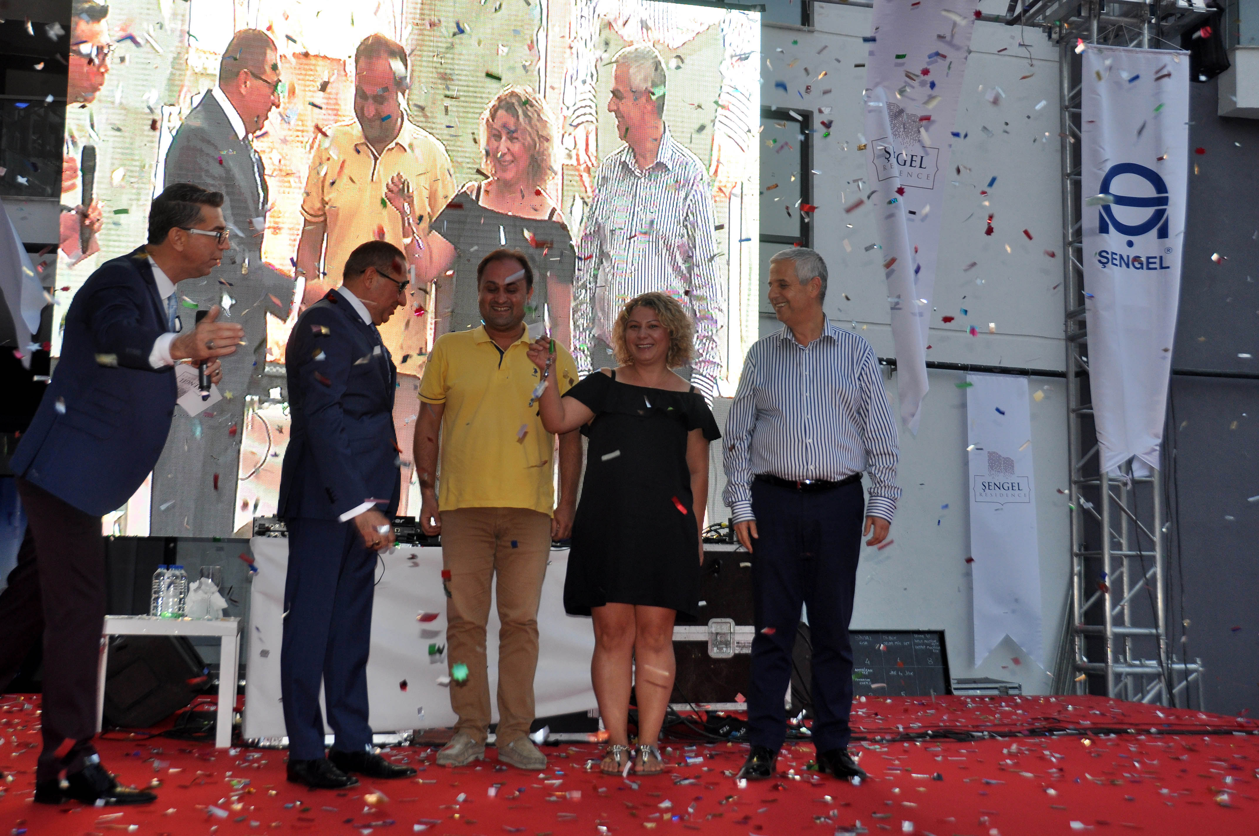 ŞENGEL RESIDENCE'DA ANAHTAR TESLİMLERİ YAPILDI