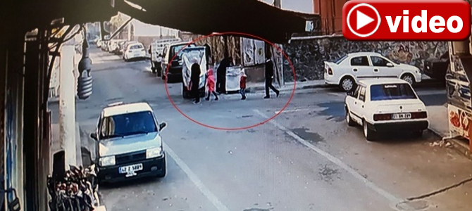 Hamile kadına çocuklarının yanında taciz kamerada!