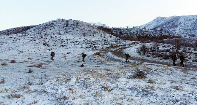 PKK'ya ağır darbe! 18 sığınak ve 1 mağara imha edildi...