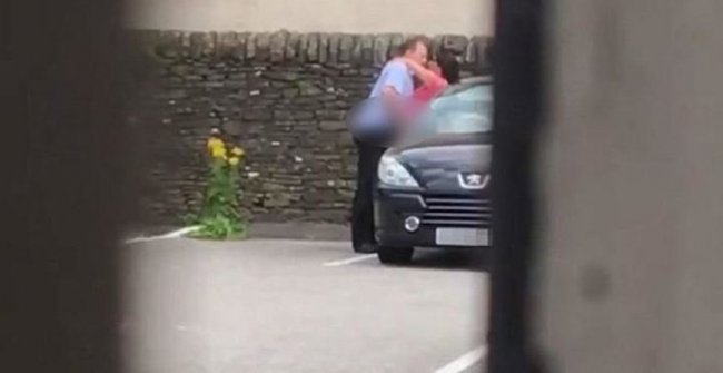 Otoparkta rezalet! Cinsel ilişkiye girdiler...
