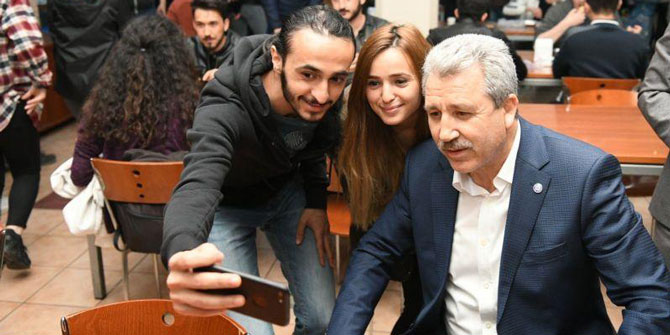 Ege Üniversitesi Rektörü Sosyal Medya Fenomeni