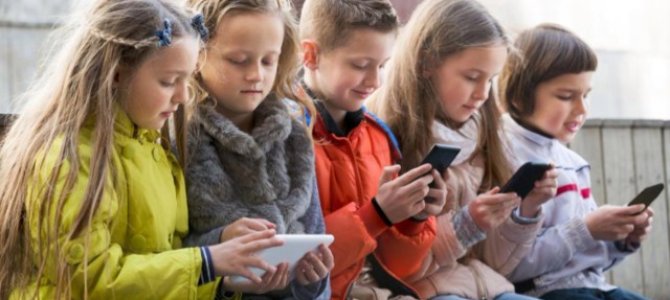 Android uygulamaları çocukları her an izliyor!