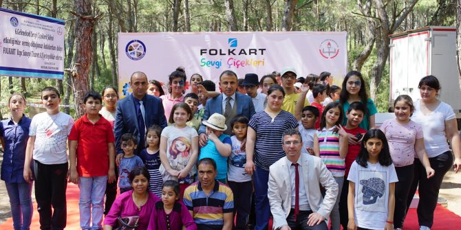 6. GELENEKSEL SEVGİ ÇİÇEKLERİ ŞÖLENİ YAPILDI