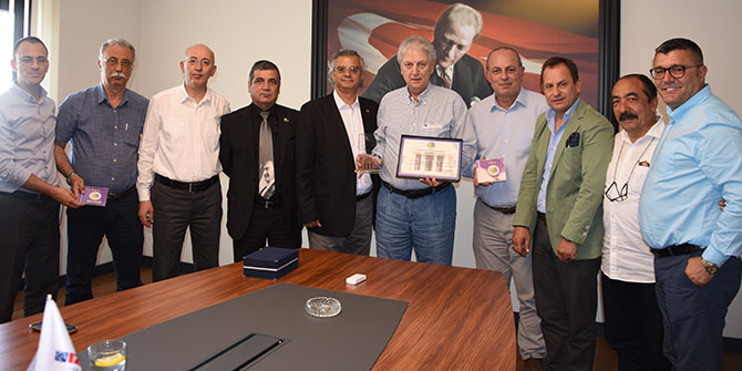 İAL Mezunlar Derneği’nden Yorgancılar'a ödül