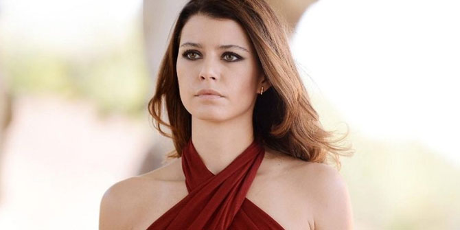 Beren Saat'ten şoke eden taciz açıklaması: 'Zorla dudaklarıma yapıştı'