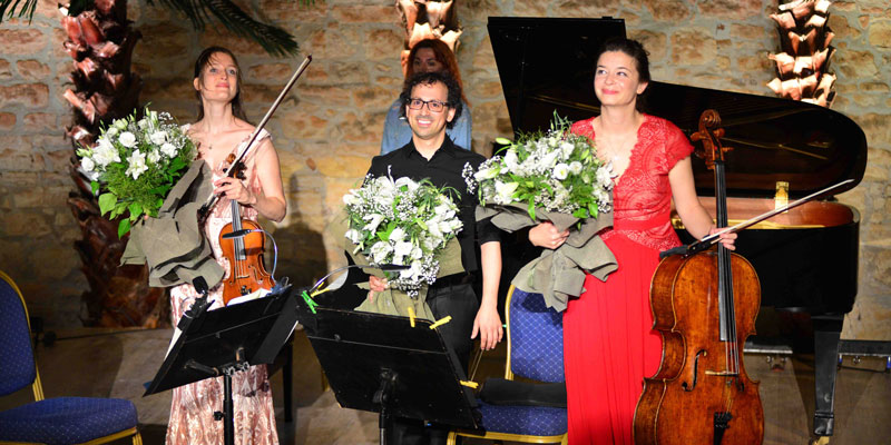 KAPANIŞA OBERON TRIO İMZASI