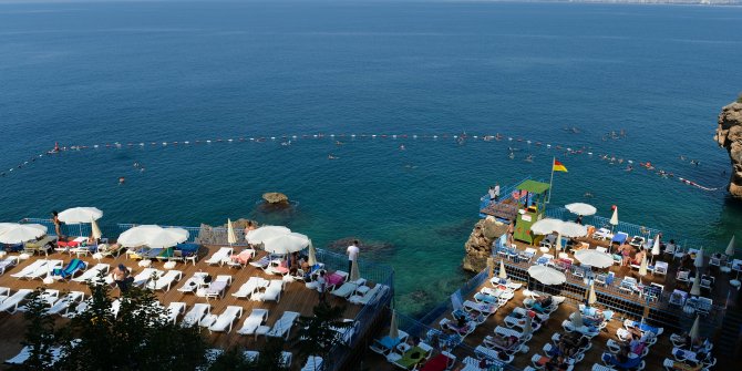 MURATPAŞA'DA FALEZ PLAJLARI VE KAFELER BAYRAMDA DA AÇIK