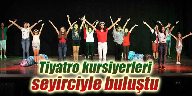 Karşıyaka'da tiyatro kursiyerleri seyirciyle buluştu