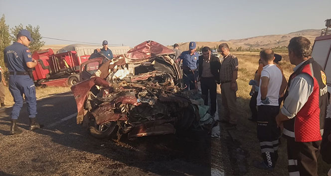 Katliam gibi kaza: Aynı aileden 5 ölü