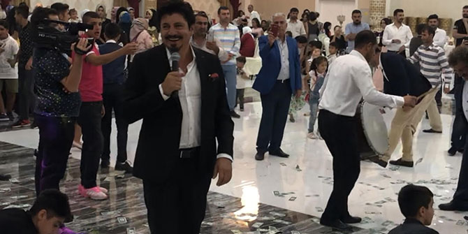 EKİN'E DOLAR YAĞMURU