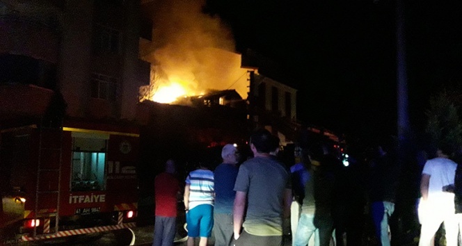 Ahşap evde yangın çıktı: 2 ölü 3 yaralı