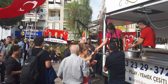 MHP Karşıyaka, aşure dağıttı