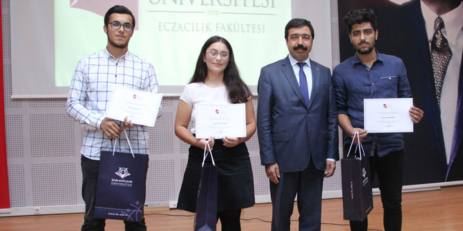 İKÇÜ Eczacılık'ta ilk ders heyecanı