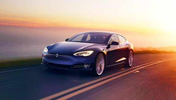 Tesla güncelleme aldı, yeni özelliklere kavuştu!