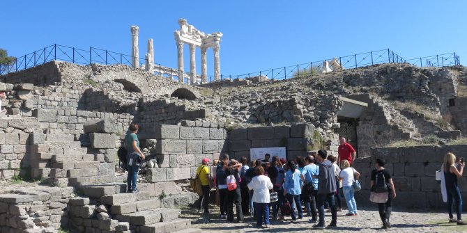 İşler: İzmir turizmi rekor yolunda