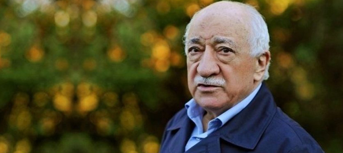 Sapkınlığın bu kadarı! İmanın şartlarını bile kendine uyarlamış...