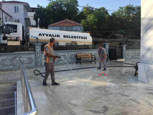 ayvalikta-ibadethanelere-bayram-temizligi-6.jpeg