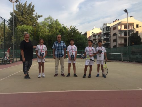 tenis-il-birinciligi-madalya-kazananlar.jpg