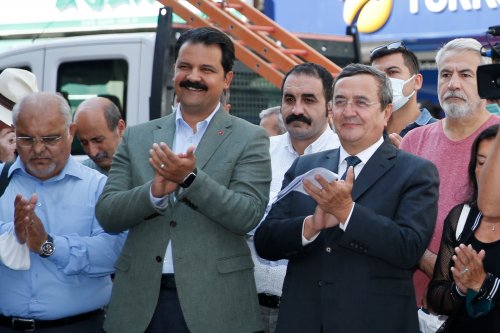 futbol-camiasina-yakisan-anma-7-chp-konak-ilce-baskani-cagri-gruscu-konak-belediye-baskani-abdul-batur.jpeg
