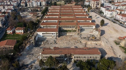 buca-cezaevi-nde-yikim-durdu-1097662.jpg