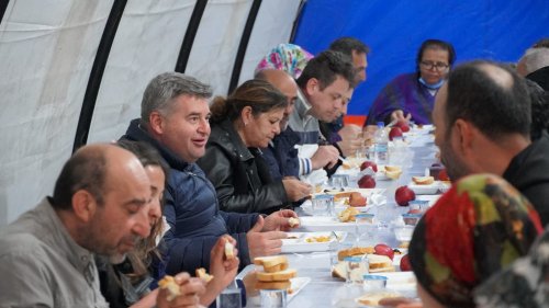 baskan-oran-iftar-sofrasinda-vatandaslarla-biraraya-geliyor3.jpg