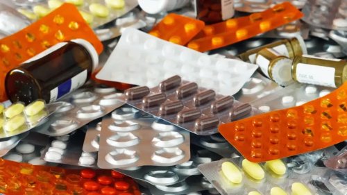 ilaclarini-duzenli-olarak-kontrol-etmenizde-fayda-olabilir-nwpr.webp