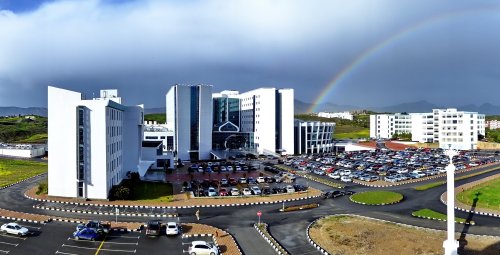 yakin-dogu-universitesi-hastanesi.jpg
