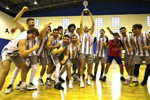 izmir-ekonomi-universitesi-ieu-erkek-basketbol-takimi-bu-yil-10-universitenin-katildigi-izmir-bolge-musabakalarini-sampiyon-olarak-tamamladi-1.jpg
