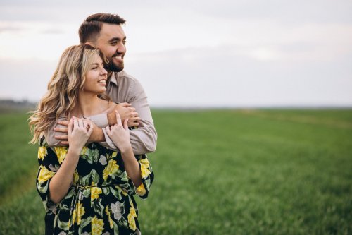 young-couple-field-with-green-grass-1303-22132.jpg