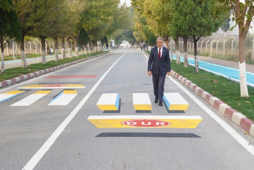 eu-yeni-akademik-donemde-yaya-oncelikli-yesil-kampus-uygulamalarini-surduruyor-6.jpg