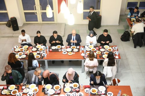 deu-ogrenci-yemekhanesi-iftar-programi-2.jpeg