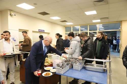 deu-ogrenci-yemekhanesi-iftar-programi-3.jpeg
