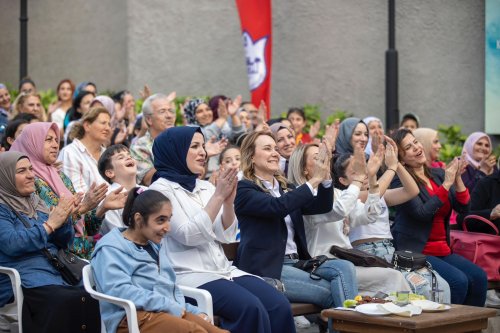 konakta-anneler-gunu-konserlerle-kutlandi-6.jpeg