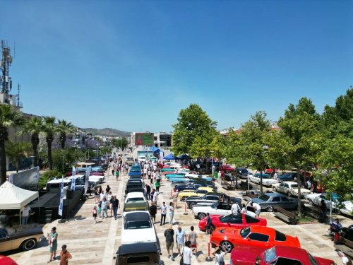 12-urla-klasik-otomobil-senligi-5.jpg