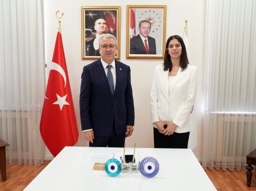 prof-dr-necdet-budak-doc-dr-derya-ilem-ozdemir-eczacilik-fakultesi.jpg