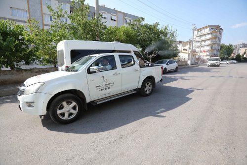 bayraklida-ilaclama-seferberligi-3.jpg