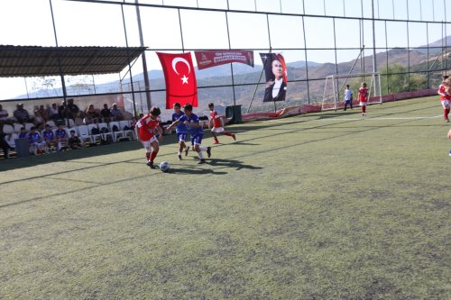 bayraklida-u-12-cup-futbol-turnuvasi-heyecani-4.jpeg