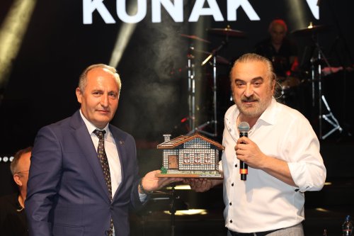 turgay-ataselim-volkan-konak-min.jpeg