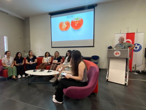 izmir-ekonomi-universitesinde-ieu-tasarimcilar-arasindaki-diyalogu-artirmak-ve-yeni-fikirlerin-ortaya-cikmasina-zemin-hazirlamak-amaciyla-tasarim-calismalari-sempozyumu-duzenlendi-2.jpeg