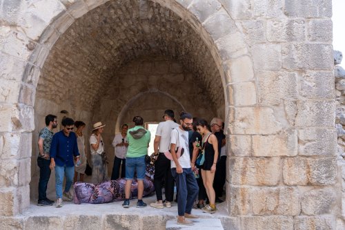 bircok-taninmis-ismin-eserleriyle-katki-sagladigi-bienal-8-kasima-kadar-ziyaret-edilebilecek.jpg