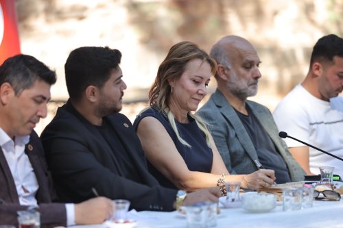 baskan-mutlu-kadifekalede-muhtarlarla-bulustu-2.jpeg