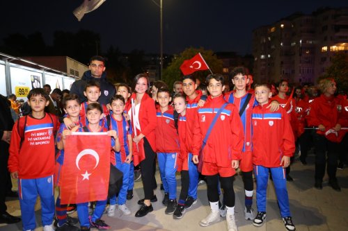 karabaglarda-coskulu-cumhuriyet-korteji-3.jpeg
