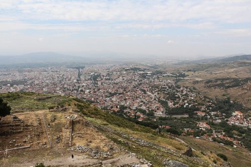 1200px-bergama-turkey.jpg