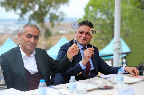8-aliaga-3-zeytin-hasat-senliginde-bulusuyor.jpg