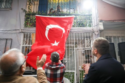 baskan-gorkem-dumandan-asker-gence-bayrak-surprizi-03.jpeg