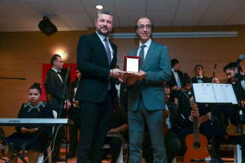 dunyanin-en-buyuk-otizm-orkestrasi-bucalilari-buyuledi-05.jpeg