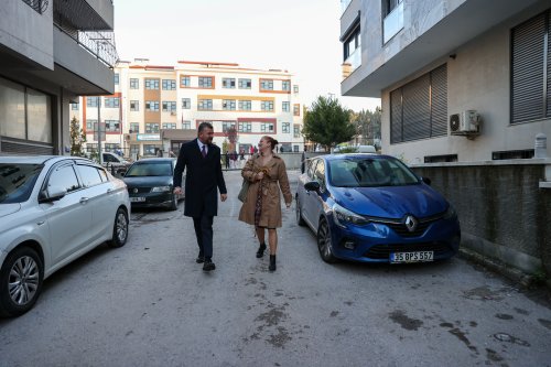baskan-gorkem-duman-bir-mesai-gununu-bucalilarla-paylasti-04.jpeg