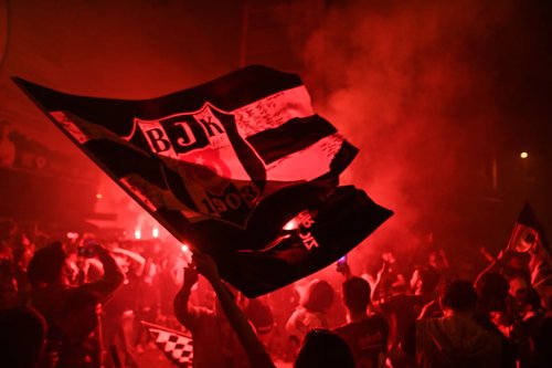 besiktas-jk-istanbul-kutlama-sampiyonluk-kutlamalari-turkiye-super-lig-2020-2021-sampiyonu-sergen-yalcin-ahmet-nur-cebi-gq-turkiye-2.webp
