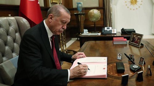 recep-tayyip-erdogan-imza-aa-1503808.jpg