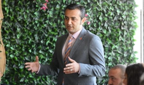 akdemir-den-aslanoglu-na-kurultay-elestirisi-2376.jpg